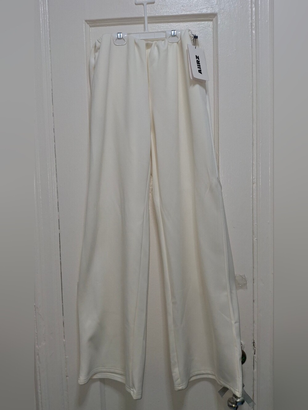 AIIRZ Women’s Cream Wide Leg Low Rise Pants Elastic Waist Pockets NWT Medium